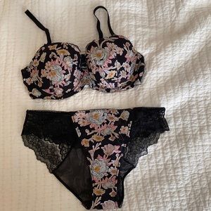 Victoria’s Secret Lace Bra and Panty 36D and XL